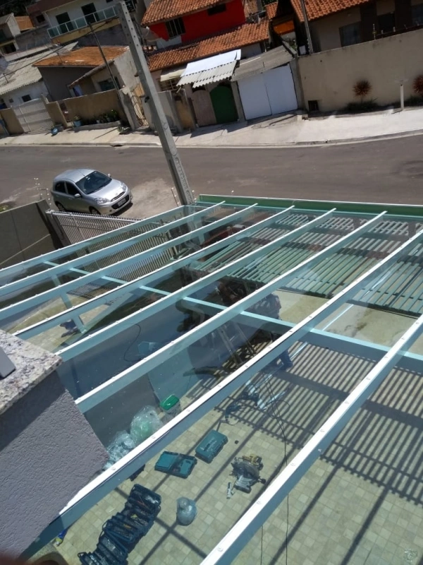 Cobertura de estacionamento de supermercado