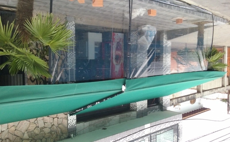 Toldo articulado para garagem
