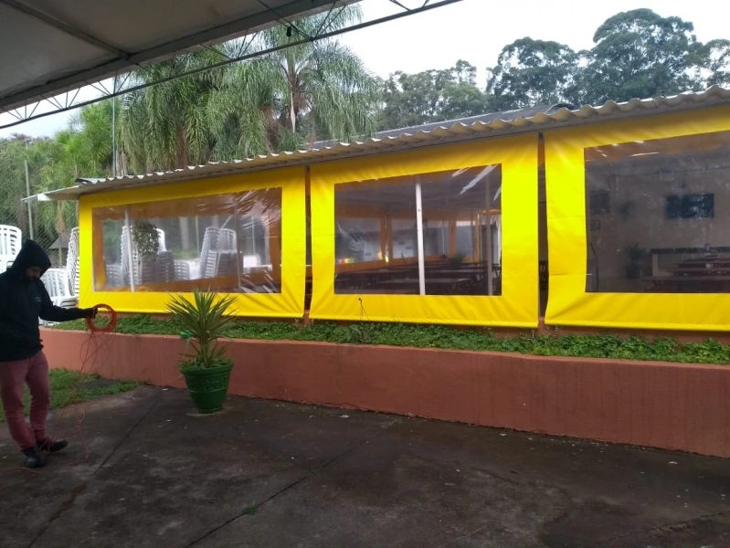 Toldo retrátil de enrolar